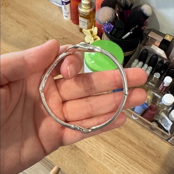 Flower bracelet - Picture 4 of 5